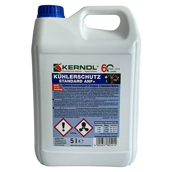 Kühlerschutz ANF+ - 5 l - Weißer 5L Kühlmittelkanister aus Kunststoff mit blauem Deckel, beschriftet mit 'KERNDL KÜHLERSCHUTZ'.