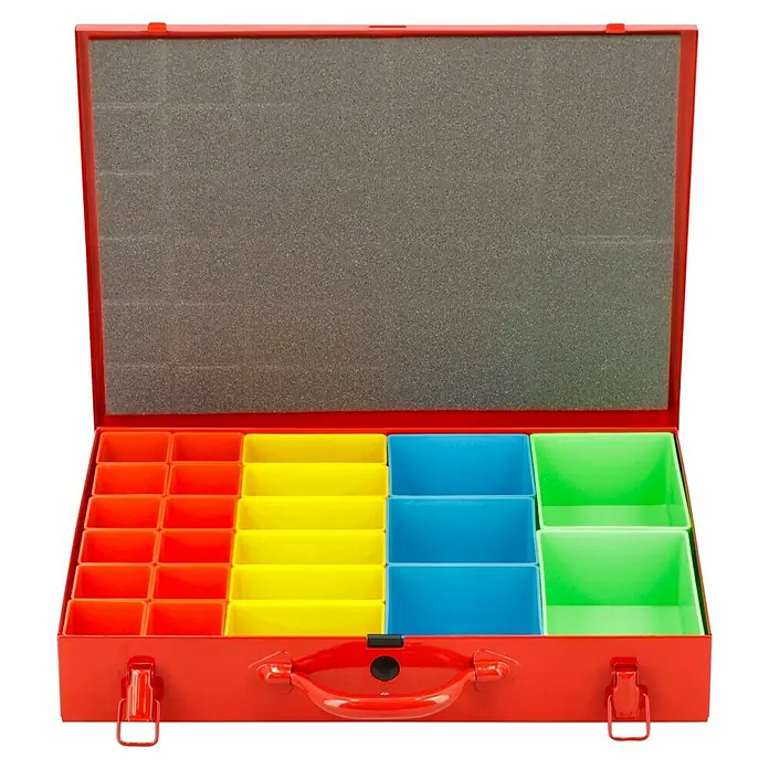 BAUHAUS Systembox - L x B x H: 445 x 340 x 70 mm, Rot - Ein roter Werkzeugkasten mit verschiedenen farbigen Fächern, ideal zur Aufbewahrung und Organisation von Kleinteilen. Schaumstoffpolsterung im Deckel.