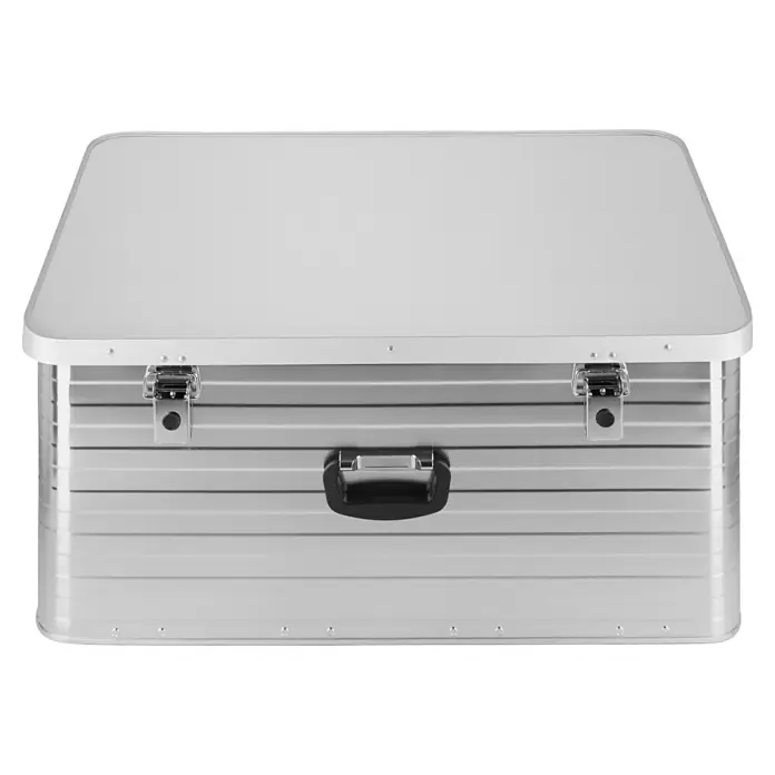 Wisent Aufbewahrungs- & Transportbox - Fassungsvermögen: 133 l - Ansicht einer silbernen Aluminiumbox mit einem Griff und Verschlüssen. Ideal für Transport und Aufbewahrung.