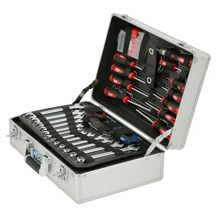 Alpha Tools Werkzeugkoffer Big Box - L x B x H: 450 x 305 x 167 mm, 119 -tlg. - Ein offener Werkzeugkoffer aus Aluminium, gefüllt mit Schraubenziehern, Schraubenschlüsseln und anderem Werkzeug, präsentiert die Vielfalt des Inhalts.