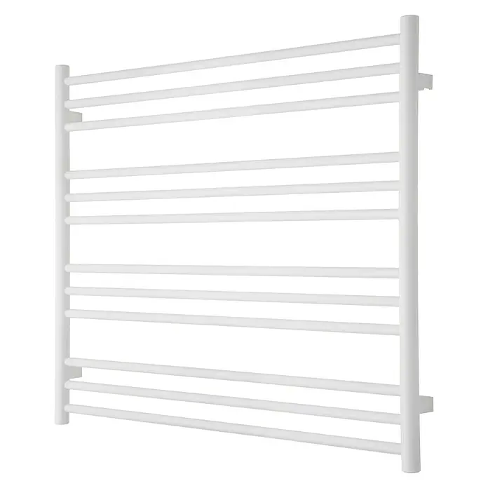 TVS Design Badheizkörper Pivo 12-1000 - B x H: 1.000 x 785 mm, Wärmeleistung bei Vorlauftemperatur von 75 °C (D: 50): 176 W, Weiß - Weisser Handtuchwärmer mit horizontalen Stangen vor schwarzem Hintergrund. Er sorgt für warme und trockene Handtücher im Badezimmer.