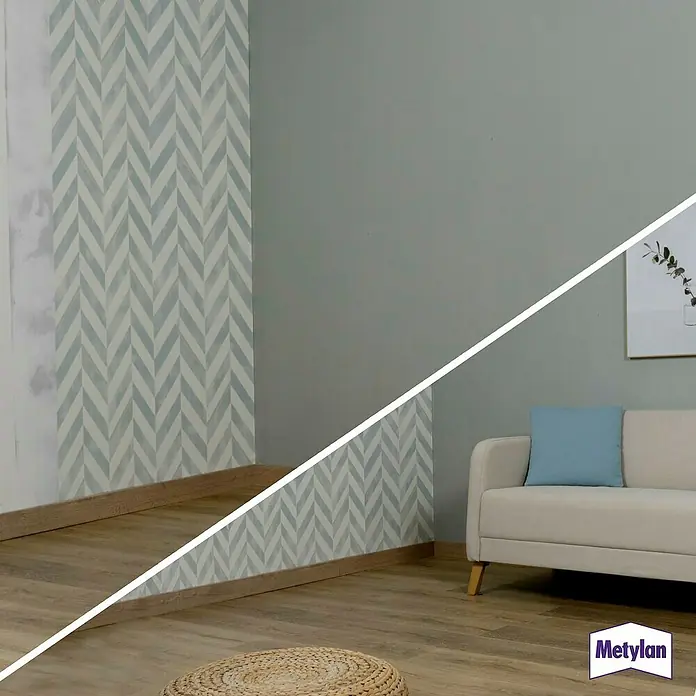 Metylan Tapetenkleister Vlieskleister - 180 g - Das Bild zeigt eine Wand, die mit zwei verschiedenen Farben/Mustern gestrichen ist, um die Wirkung von METYLAN-Produkten hervorzuheben.
