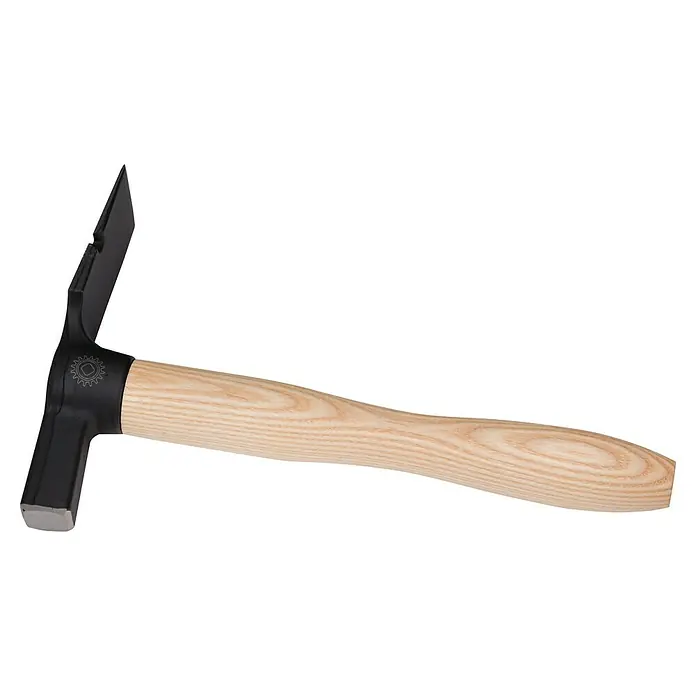 Peddinghaus Maurerhammer Berliner Form - Pulverbeschichtet, 600 g, Breite: 170 mm - Ein Maurerhammer mit einem Holzgriff und einem schwarzen Kopf, ideal für Bauarbeiten. Das Werkzeug ist robust und präzise gefertigt.