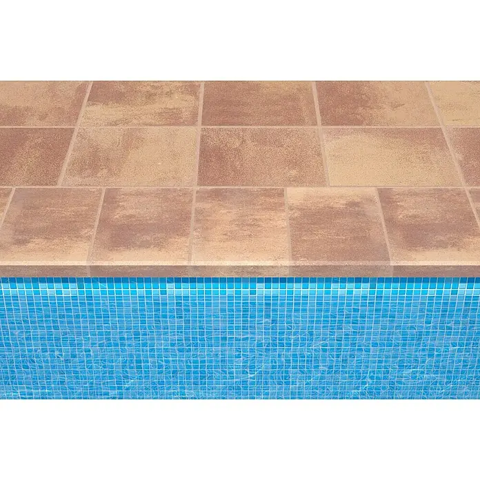 SAS Tessera Poolrandplatte - 32,8 x 50 x 6 cm, Bronze, Beton - Nahaufnahme des Beckenrandes mit blauem Mosaik und braunen Fliesen, ideal für stilvolle Poolgestaltung.
