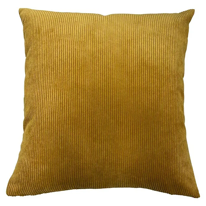 Cojín Pana - 45 x 45 cm, Poliéster, Mostaza, Cuadrado - Primer plano de un cojín cuadrado de pana amarillo ocre con nervaduras verticales sobre un fondo negro.