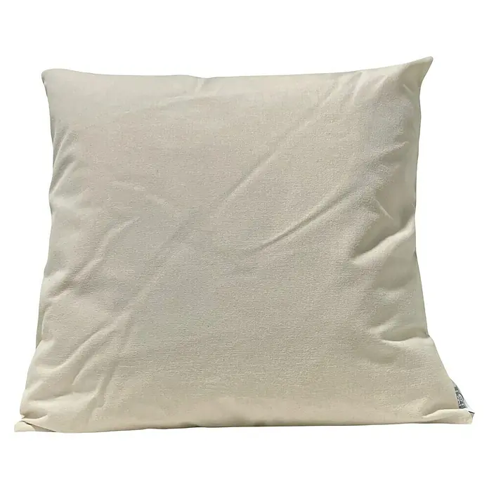 Cojín Basic - 45 x 45 cm, Textil, Crudo, Cuadrado - Primer plano de una almohada cuadrada con una superficie beige y ligeras arrugas. Perfecto para la comodidad y el estilo en cualquier habitación.