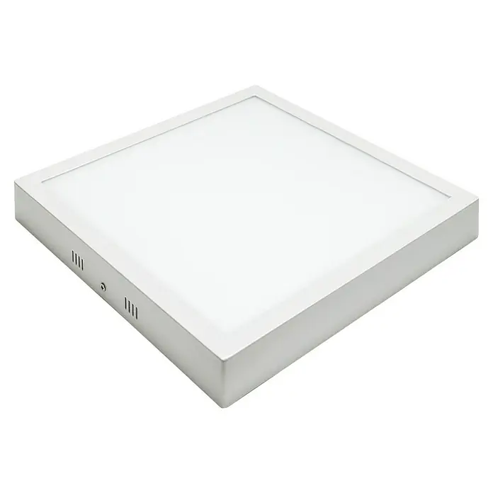 Alverlamp Plafón LED - 30 W, L x An x Al: 30 x 30 x 4 cm, Blanco, Blanco frío - Primer plano de una lámpara de panel LED cuadrada con difusor blanco y marco plateado, ideal para soluciones de iluminación modernas.