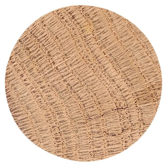 Dolle Handlauf PS 3/40 - Eiche Natur, Unbehandelt, Rund, Länge: 200 cm - Nahaufnahme eines Eichenholzquerschnitts mit deutlichen Jahresringen und feinen Holzstrahlen, die die natürliche Textur hervorheben.
