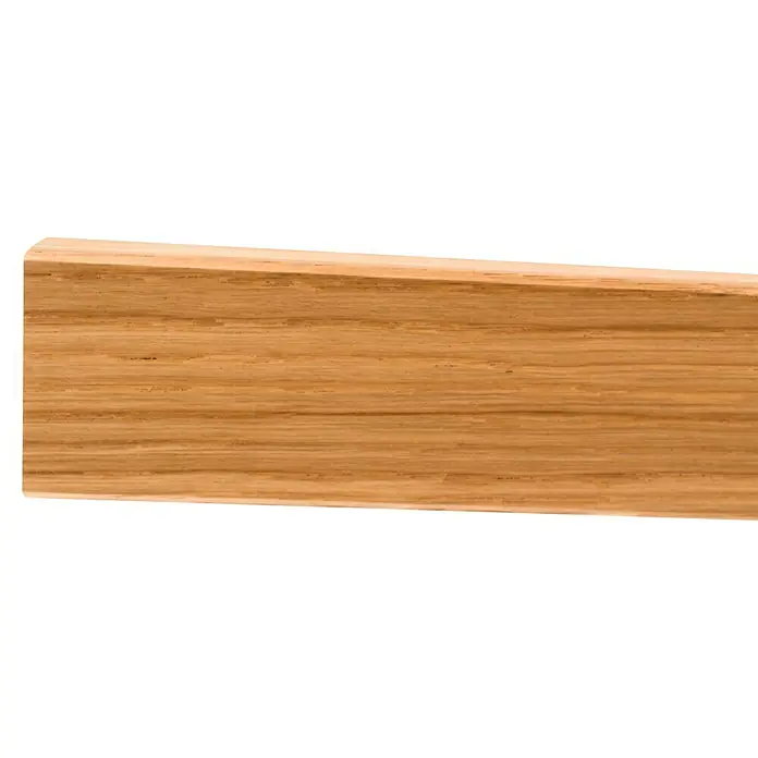 Dolle Handlauf PS 3/R - Eiche Natur, Lackiert, Rechteckig, Länge: 200 cm - Detailaufnahme einer hellbraunen Holzleiste mit abgerundeter Kante, ideal für Möbelbau oder Innenausbau.