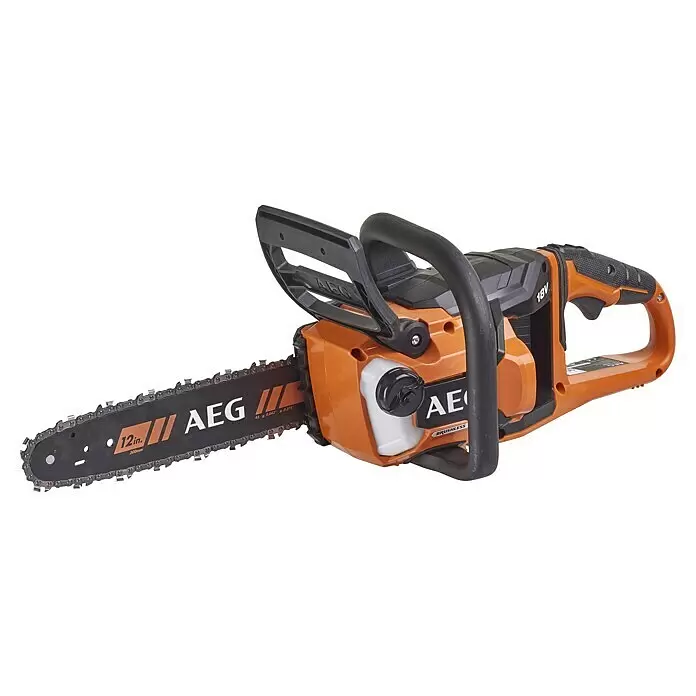 AEG Akku-Kettensäge ACS18B30 - 18 V, Li-Ionen, Ohne Akku, Schwertlänge: 30 cm - Orange-schwarze 18V AEG Akku-Kettensäge mit 12-Zoll-Schwert und Kette.