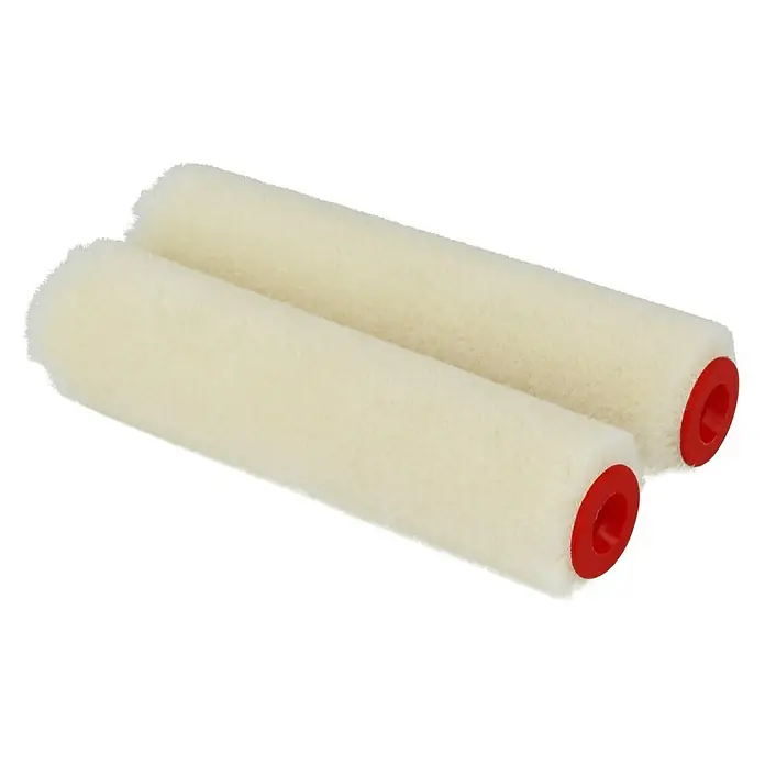 swingcolor Komfort Spezialwalze - Breite Walze: 10 cm, Bügelstärke: 6 mm, Florhöhe: 4 mm - Nahaufnahme von zwei Farbrollern mit cremefarbenem Bezug und roten Endkappen, die sich ideal zum Streichen von Wänden eignen.