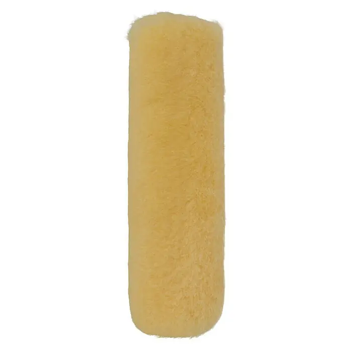 swingcolor Premium Lammfell-Walze - 25 cm, 8 mm - Nahaufnahme einer beigen Farbwalze mit weicher Textur, ideal für glatte Anstriche und professionelle Malerarbeiten.