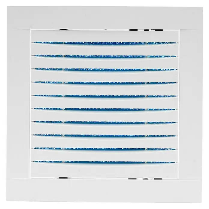 Odem Rejilla de ventilación con filtro - 15 x 15 cm, Plástico (ABS) - Primer plano de una rejilla de ventilación blanca con lamas horizontales y detalles azules. Ideal para baños o cocinas, asegura una buena circulación.