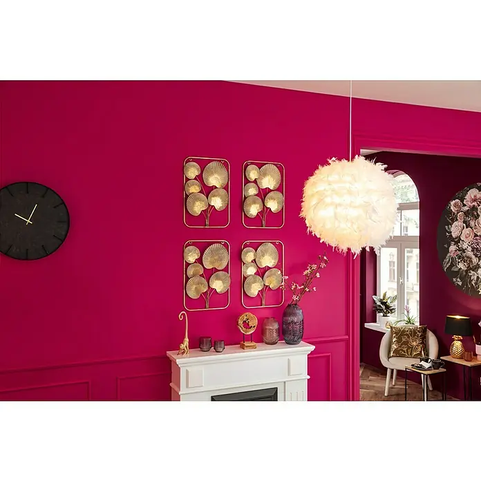 Dekofigur TeakL x B x H: 10 x 16 x 27 cm, Natur, Holz - Eine moderne Wohnzimmeransicht mit einer dekorativen Wanduhr und vier goldenen Wandkunstwerken.