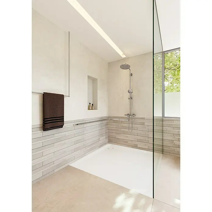 Kaldewei Duschwanne Superplan Classic 390-2 - L x B: 90 x 90 cm, Stahl, Weiß, Wannenträger - Moderne Duschkabine mit Handtuchhalter und Nische für Pflegeprodukte, die ein helles und minimalistisches Design aufweist.