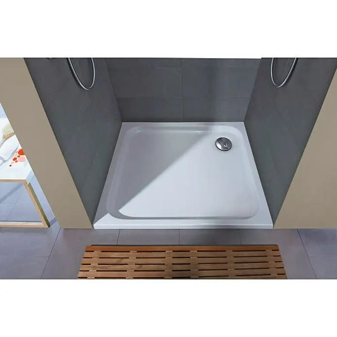 Duravit D-Code Duschwanne - L x B: 90 x 90 cm, Kunststoff, Weiß, Ohne Antirutsch-Oberfläche, Quadratisch - Quadratische, flache Duschwanne mit Chromablauf in einem modernen Badezimmer. Perfekt für ein stilvolles und barrierefreies Duscherlebnis.