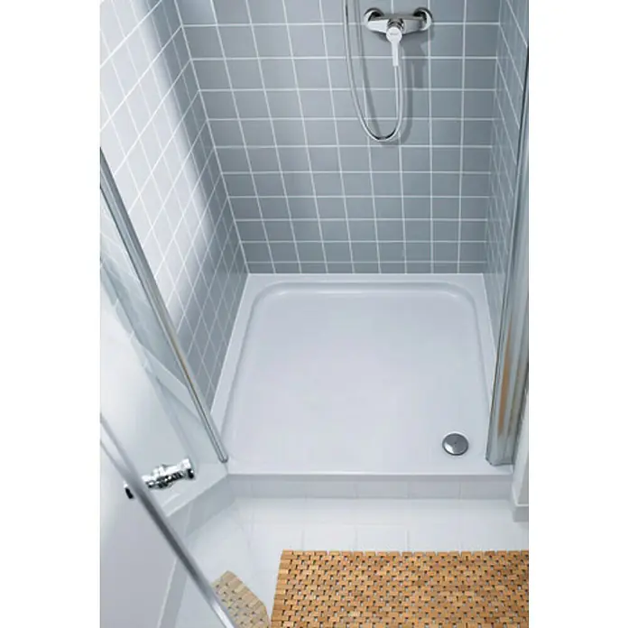 Duravit D-Code Duschwanne - L x B: 90 x 90 cm, Kunststoff, Weiß, Ohne Antirutsch-Oberfläche, Quadratisch - Ein schlichtes, modernes Duschbecken mit grauen Fliesen und einer gläsernen Duschabtrennung, ideal für jedes Badezimmerdesign.