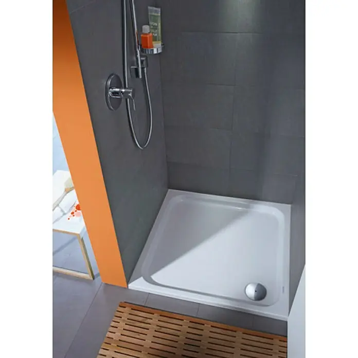 Duravit D-Code Duschwanne - L x B: 90 x 90 cm, Kunststoff, Weiß, Ohne Antirutsch-Oberfläche, Quadratisch - Elegante Dusche mit flacher Duschwanne, grauen Fliesen und Armaturen in Chrom. Ein moderner und stilvoller Duschbereich für Ihr Badezimmer.