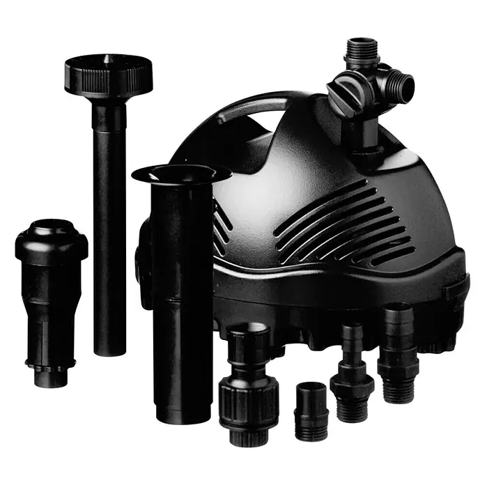 Ubbink Wasserspielpumpe Elimax 2000 - 35 W, Max. Förderhöhe: 220 cm - Nahaufnahme einer Teichpumpe mit Zubehörteilen. Das Produkt ist in Schwarz gehalten und gut ausgeleuchtet.
