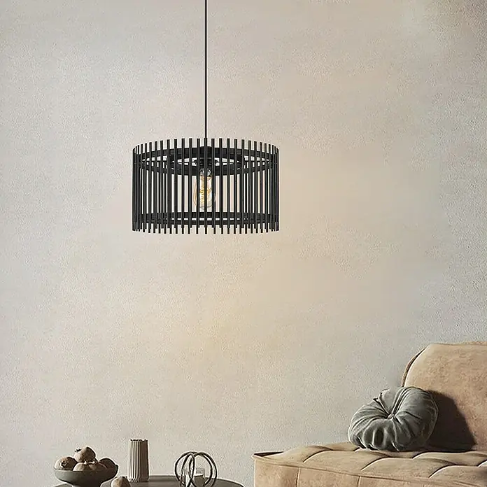 Home Sweet Home Bamboo Pendelleuchte rund - 10 W, Ø x H: 40 x 126 cm, Schwarz, E27 - Elegante Pendelleuchte mit schwarzem Schirm und dekorativen Holzstäben, die ein warmes Licht erzeugt. Perfekt für stilvolle Innenräume.
