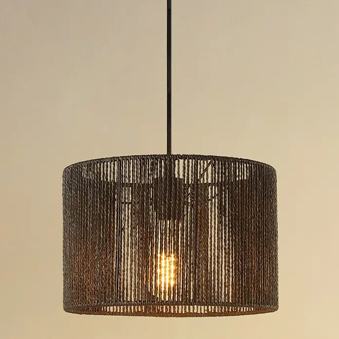 Home Sweet Home Lampenschirm - Schwarz, E27, 30 x 20 cm - Dunkle Hängelampe mit Lampenschirm aus Seilgeflecht und einem warmen Licht, das eine gemütliche Atmosphäre erzeugt.