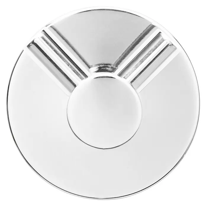 Tauro Baño Nude Toallero de gancho doble - Cromo - Primer plano de un cenicero redondo y brillante con tres muescas y una depresión circular en el centro.