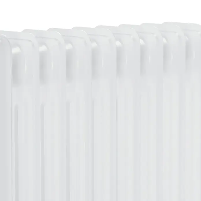 Voltomat HEATING Ölradiator - 2.000 W, Raumgröße bis ca. 20 m², Weiß - Nahaufnahme eines weißen Heizkörpers mit mehreren Rippen, der für effiziente Wärmeverteilung und modernes Design sorgt.