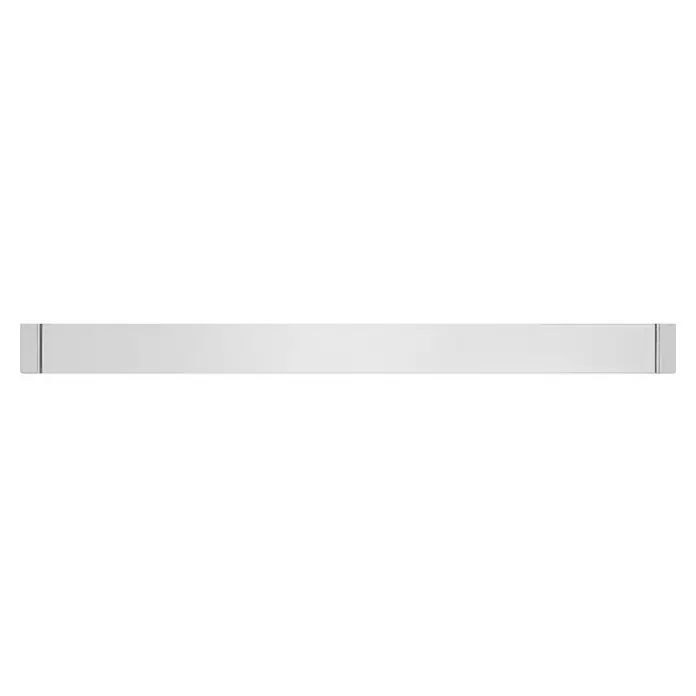 Ledvance LED-Unterbauleuchte Linear Shelf - Länge: 40 cm, Warmweiß - Nahaufnahme einer schlichten weißen Schubladenfront mit subtilen Reflexionen, die das minimalistische Design und die klare Ästhetik hervorheben.