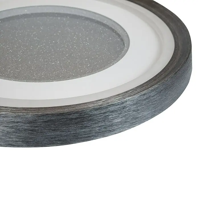 MegaLight LED-Deckenleuchte rund - 40 W, Ø x H: 50 x 6,5 cm, Silber/Weiß, Warmweiß - Detailaufnahme einer runden Deckenleuchte mit silbernem Glitzer und weißem Rand, der ein warmes und einladendes Licht ausstrahlt.