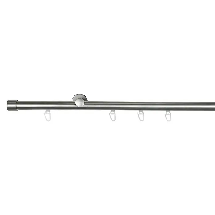 Stilgarnitur - Länge Gardinenstange: 160 cm, Edelstahloptik - Nahaufnahme einer Gardinenstange aus Metall mit weißen Haken und einer runden Halterung an der Wand.