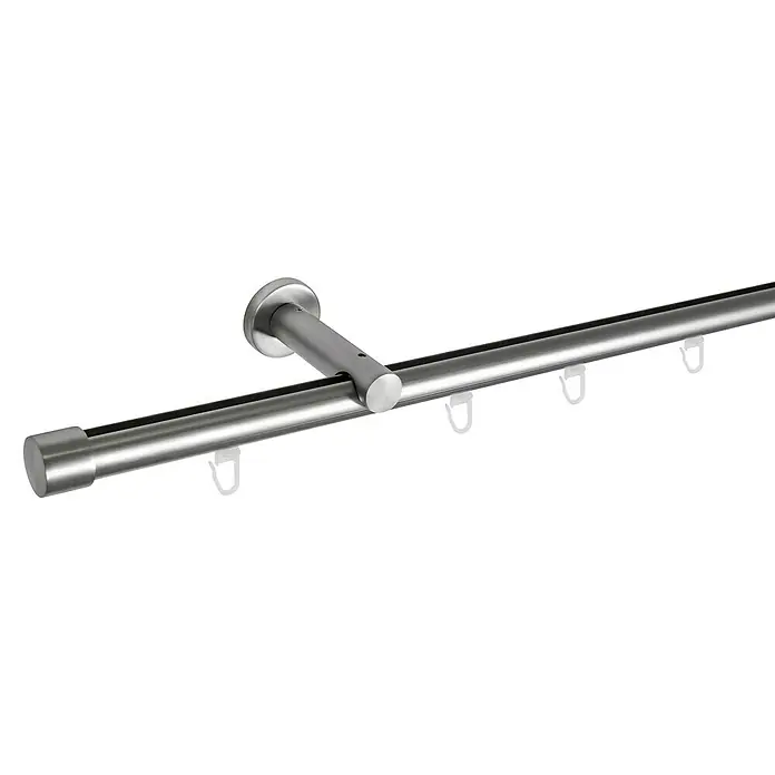Stilgarnitur - Länge Gardinenstange: 160 cm, Edelstahloptik - Detailaufnahme einer silbernen Gardinenstange mit Halterung und weißen Gardinenhaken, die ein modernes und funktionales Design zeigt.
