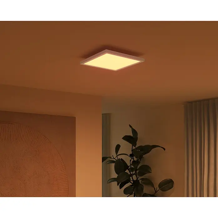 Philips Hue LED-Panel White & Color Ambiance Surimu - Classic - 24,8 W, L x B x H: 30 x 30 x 4,6 cm, Weiß, Opal, RGBW - Eine moderne, quadratische Deckenleuchte erhellt den Raum mit ihrem warmen Licht, ein stilvolles Beleuchtungselement für jedes Zuhause.