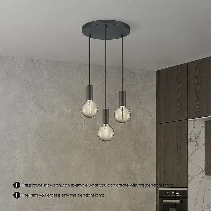 Home Sweet Home Pendelleuchte XXL 3L - 10 W, L x B x H: 35 x 35 x 137,5 cm, Schwarz, E27 - Eine moderne Dreifach-Pendelleuchte mit runden Glühbirnen und schwarzer Halterung, die ein stilvolles Ambiente erzeugt.