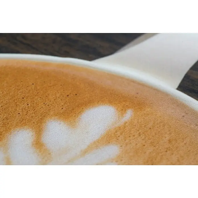 Läufer Kitchen - Coffee, 150 x 50 cm - Nahaufnahme eines Cappuccinos mit Latte Art, der die cremige Textur und das Muster hervorhebt. Perfekt für Kaffeeliebhaber.