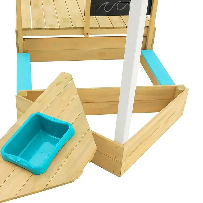 TP Toys Sandkasten Ahoy - 180 x 92 x 118 cm, Holz, Natur/Weiß, Blau - Nahaufnahme einer hölzernen Spielzeugkiste mit einem blauen Behälter darauf, ideal für Kinder zum Spielen und Entdecken.