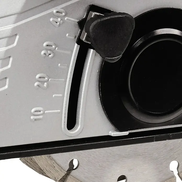 Einhell Mauernutfräse TE-MA 1700 - 1.700 W, Durchmesser Scheibe: 150 mm - Detailaufnahme einer Fliesenschneidemaschine. Fokus auf die Winkeleinstellung der Maschine, die auf 40 Grad eingestellt ist.