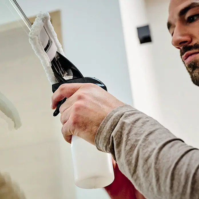 Einhell PXC 18V Limpiadora de cristales de batería Brillianto - 18 V, Sin batería, Volumen de recipiente: 0,1 l - Hombre limpia vidrios con un limpiacristales con rociador para un brillo sin rayas.
