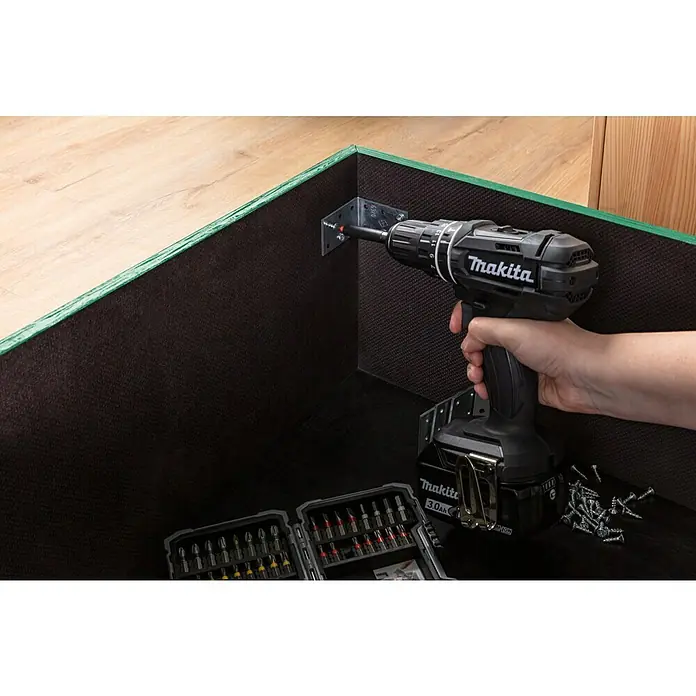 Makita LXT 18V Taladro atornillador de batería DDF482RFJ - 18 V, 2 baterías, 3 Ah, 62 Nm - Taladro inalámbrico Makita en uso, ideal para proyectos de bricolaje y trabajos profesionales. Herramienta precisa y potente.