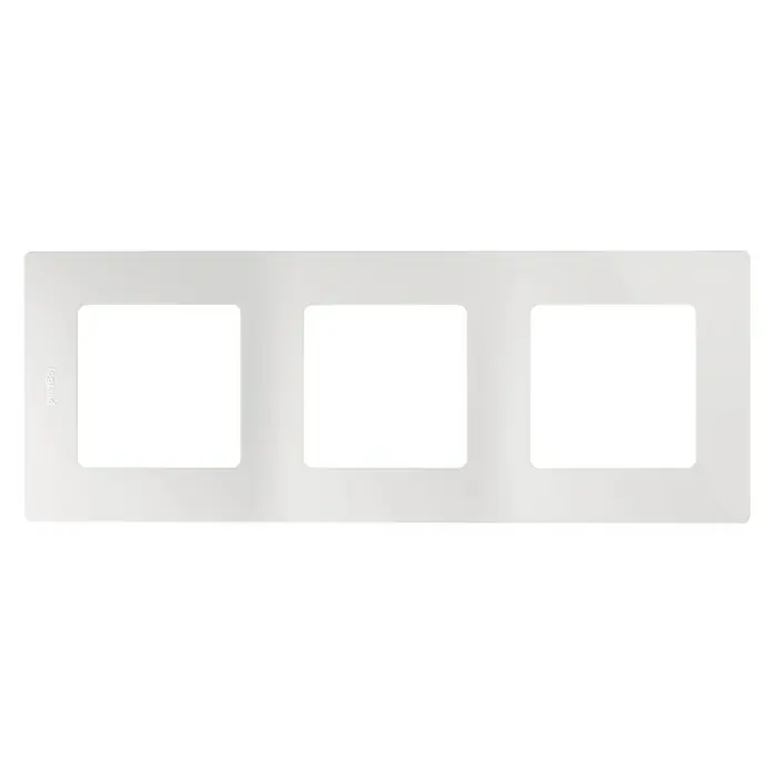 Legrand Niloé Marco - Blanco, Modelo de mecanismos: x 3, Plástico, Instalar - Placa de cubierta Legrand blanca con tres aberturas para interruptores o enchufes.