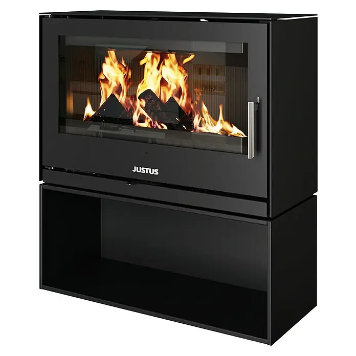 Justus Kaminofen Dias XL - 8 kW, Raumheizvermögen: 182 m³, Material Verkleidung: Stahl - Schwarzer Justus Kaminofen mit lebendigem Feuer. Das moderne Design des Ofens sorgt für Wärme und Atmosphäre.