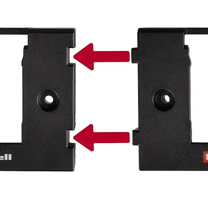 Einhell Power X-Change 18V Wandhalterung PXC - Passend für: Einhell Power X-Change 18V Akkus, 2 Stk. - Abbildung zweier schwarzer Adapterstücke mit roten Pfeilen, die die Verbindungsstellen hervorheben. Zum Verbinden von Bauteilen.