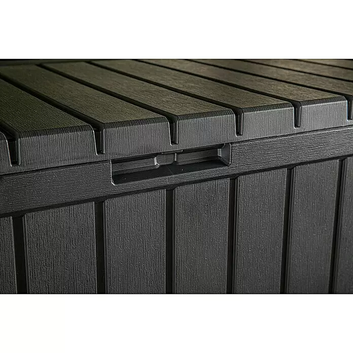 Keter Arcón para cojines de exterior Kentwood - L x An x Al: 128 x 53,6 x 59 cm, Plástico, Gris - Caja de almacenamiento de plástico texturizado gris oscuro, primer plano de la tapa con lamas y asa integrada.