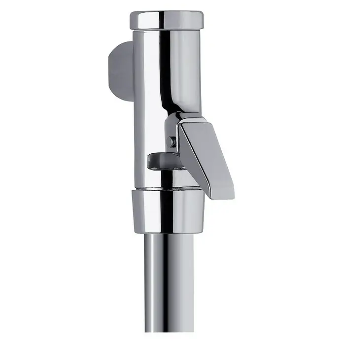 WC-Druckspüler - ¾″, Verchromt - Detailaufnahme eines glänzenden, verchromten Wasserhahns, der durch sein modernes Design und die reflektierende Oberfläche besticht.