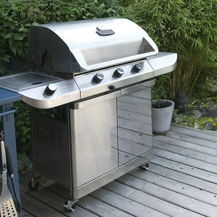 Fartools Bürstenwalze Filzwalzen - Passend für: Fartools Multischleifer Satiniermaschine REX 120C, Geeignet für: Marmor, 1 Stk. - Edelstahlgrill mit vier Brennern und Seitenbrenner auf einer Holzterrasse. Ideal für Grillabende im Freien.