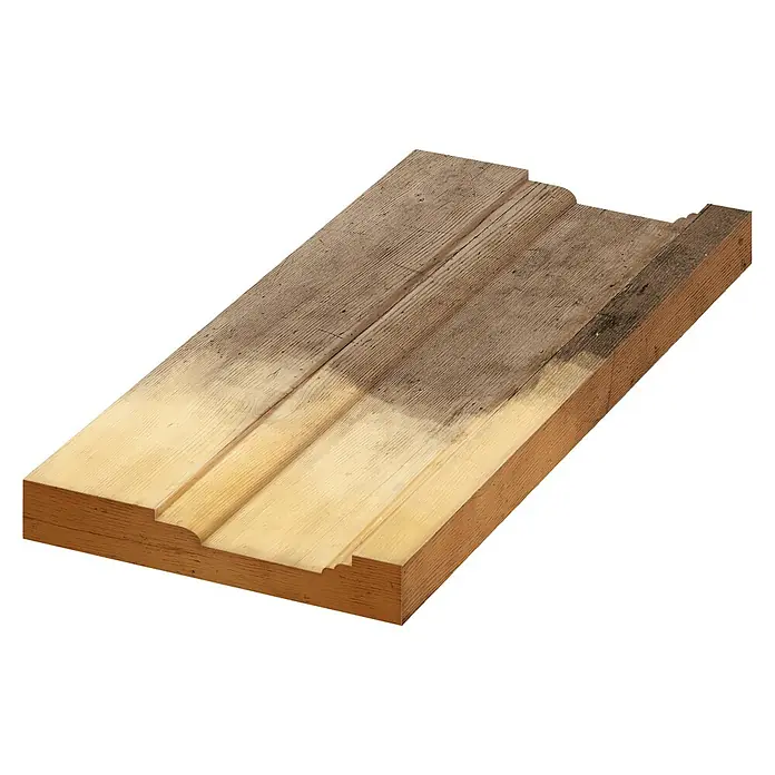 Fartools Bürstenwalze - Geeignet für: Holz - Nahaufnahme eines Holzbretts mit einer bearbeiteten Kante, das teilweise mit einer dunklen Beize versehen ist und die Holzmaserung zeigt.