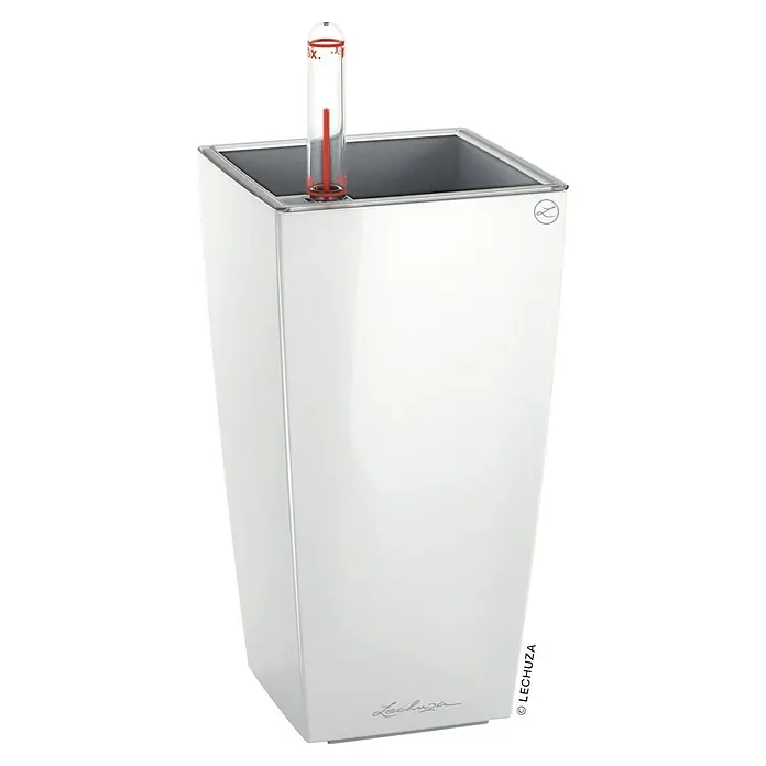 Lechuza Pflanztopf Cubi - Außenmaß (L x B x H): 9,5 x 9,5 x 18,5 cm, Kunststoff, Weiß - Aufnahme eines weißen Lechuza Pflanzgefäßes mit einem Wasserstandsanzeiger, der den Wasserstand im Behälter misst.