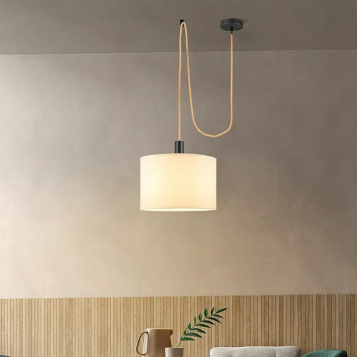 Home Sweet Home Lampenpendel FabricNatur, 215 mm, E27 - Elegante Pendelleuchte mit zylindrischem Lampenschirm und Textilkabel. Die Lampe spendet warmes Licht und ist ein stilvolles Element in jedem Raum.