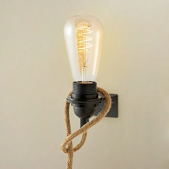 Home Sweet Home Wandleuchte DIY - 10 W, L x B x H: 4 x 6 x 10 cm, Schwarz/Natur, E27 - Elegante Wandleuchte mit einer Edison-Glühbirne und einem dekorativen Seil, das dem Design einen rustikalen Touch verleiht.