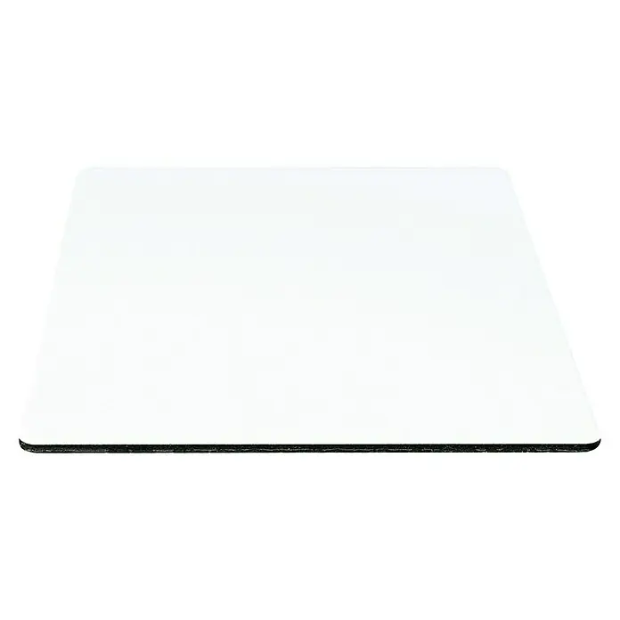 Verbundplatte nach Maß - Weiß, Max. Zuschnittsmaß: 305 cm, Breite: 150 cm - Nahaufnahme eines weißen, rechteckigen Mousepads mit schwarzer Unterseite. Ideal für den täglichen Gebrauch.