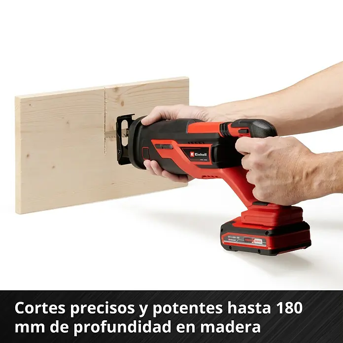 Einhell PXC 18V Sierra de sable de batería TE-AP 18/26 Li - Solo - 18 V, Sin batería, 0 /min - 2.600 /min - Sierra de sable inalámbrica Einhell en acción, ofreciendo cortes precisos y potentes hasta 180 mm de profundidad en madera.